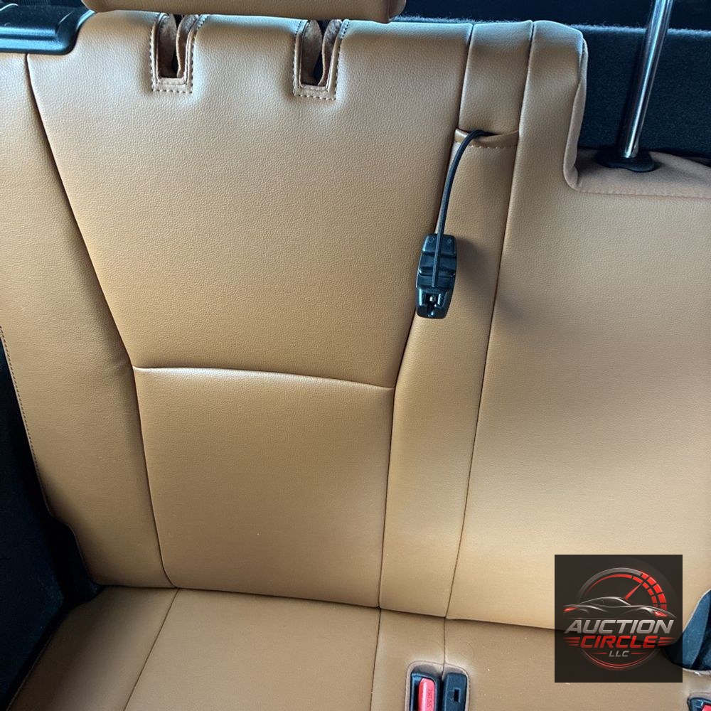 2023 Toyota Highlander Hybrid Platinum