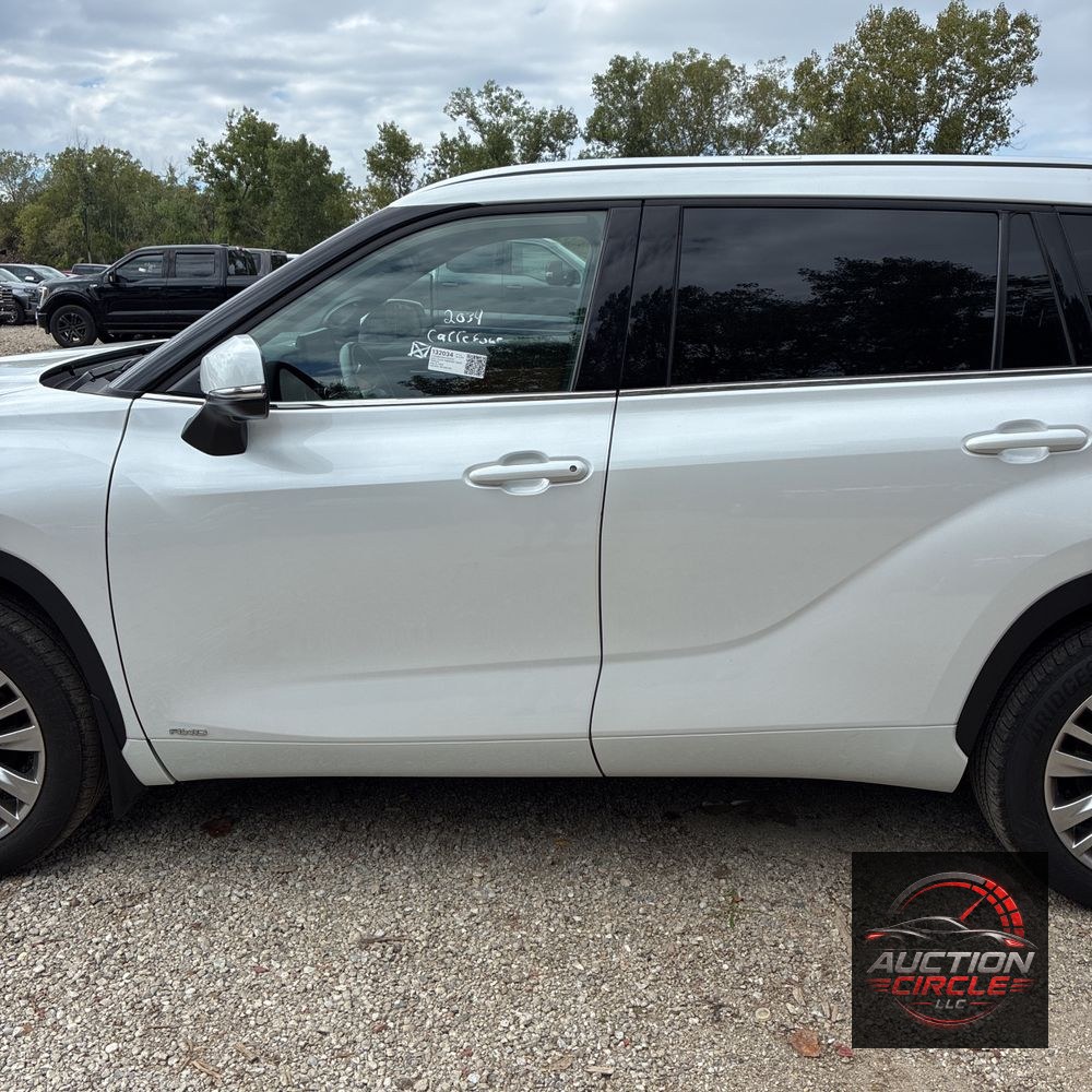 2023 Toyota Highlander Hybrid Platinum
