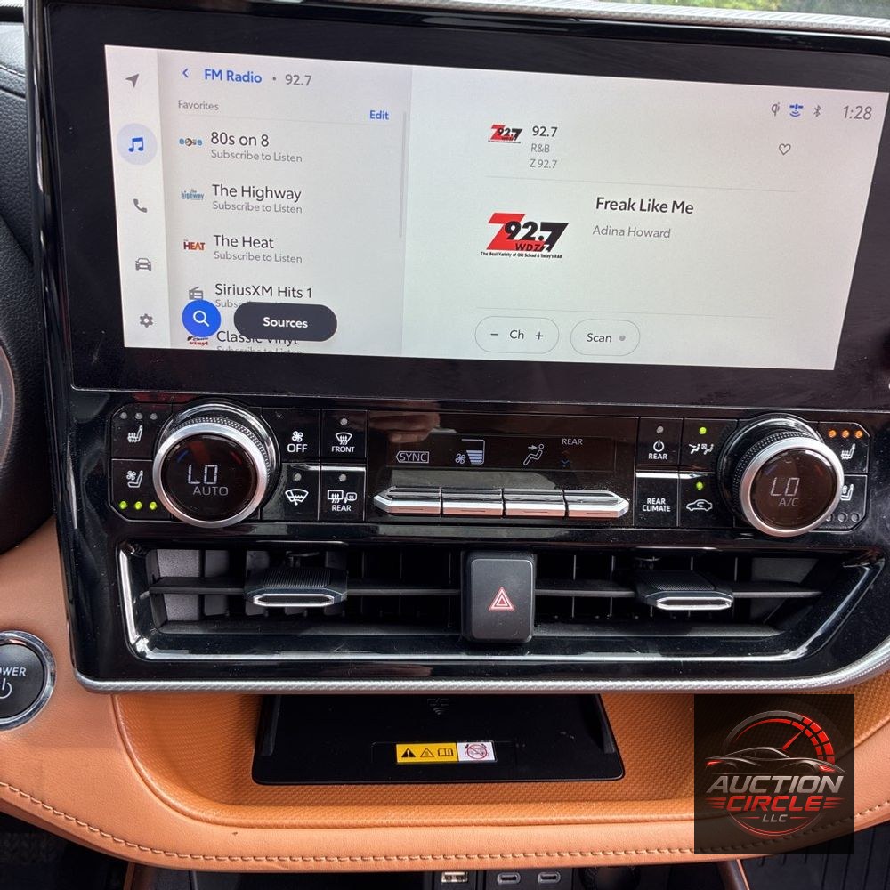2023 Toyota Highlander Hybrid Platinum
