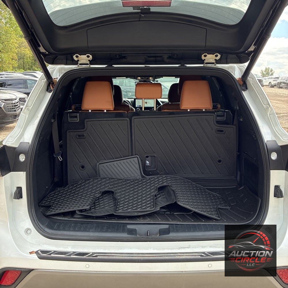 2023 Toyota Highlander Hybrid Platinum