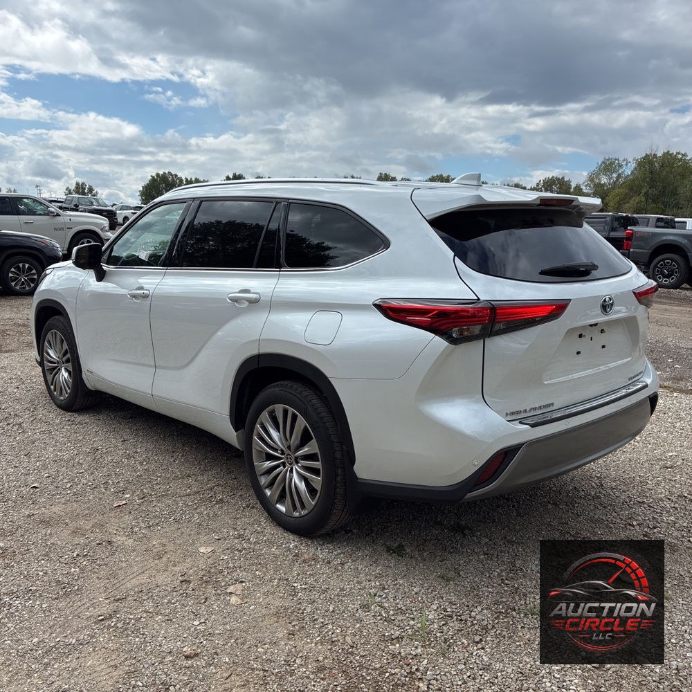 2023 Toyota Highlander Hybrid Platinum