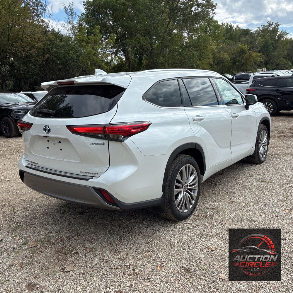2023 Toyota Highlander Hybrid Platinum