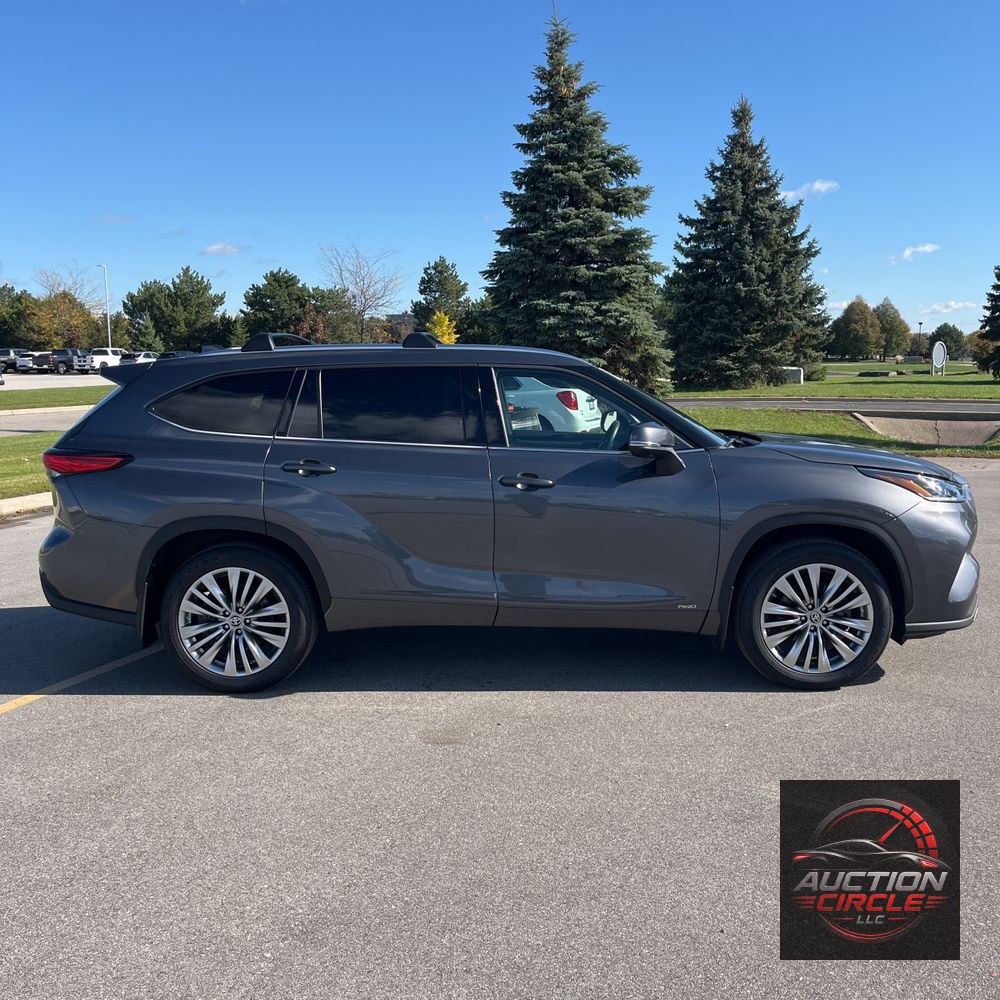 2023 Toyota Highlander Hybrid Platinum
