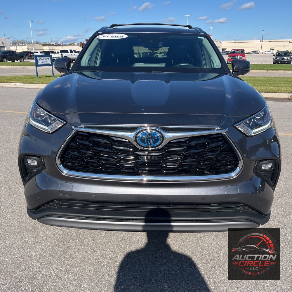 2023 Toyota Highlander Hybrid Platinum