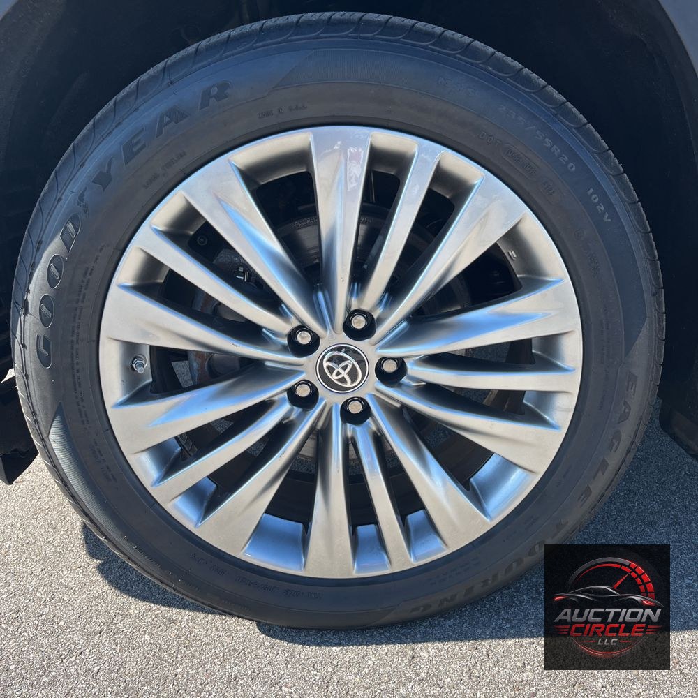 2023 Toyota Highlander Hybrid Platinum