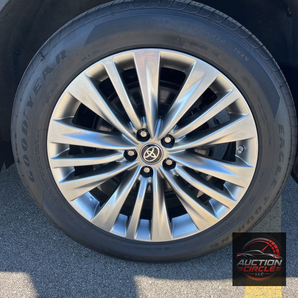 2023 Toyota Highlander Hybrid Platinum