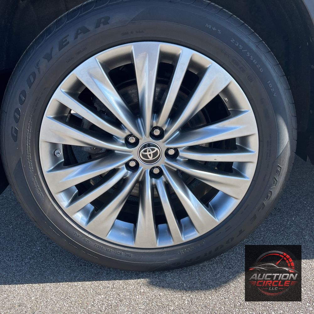 2023 Toyota Highlander Hybrid Platinum