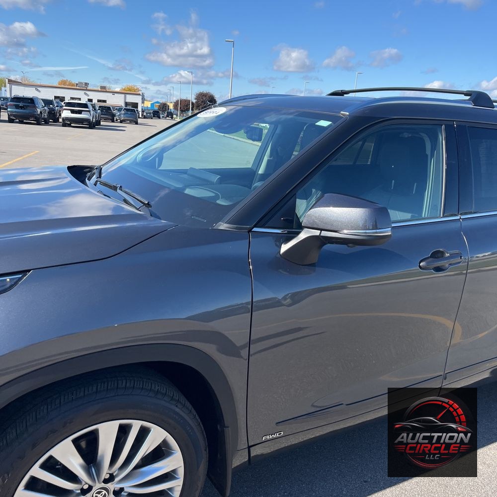 2023 Toyota Highlander Hybrid Platinum