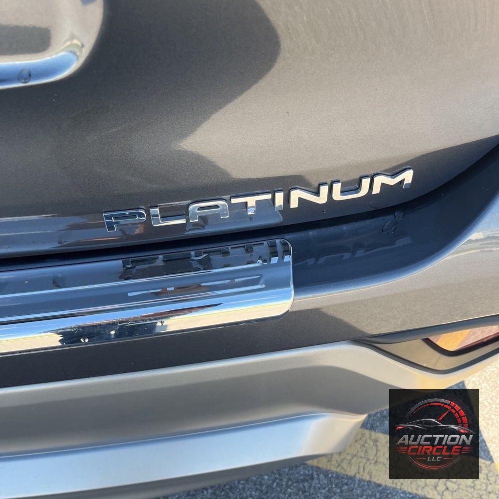 2023 Toyota Highlander Hybrid Platinum