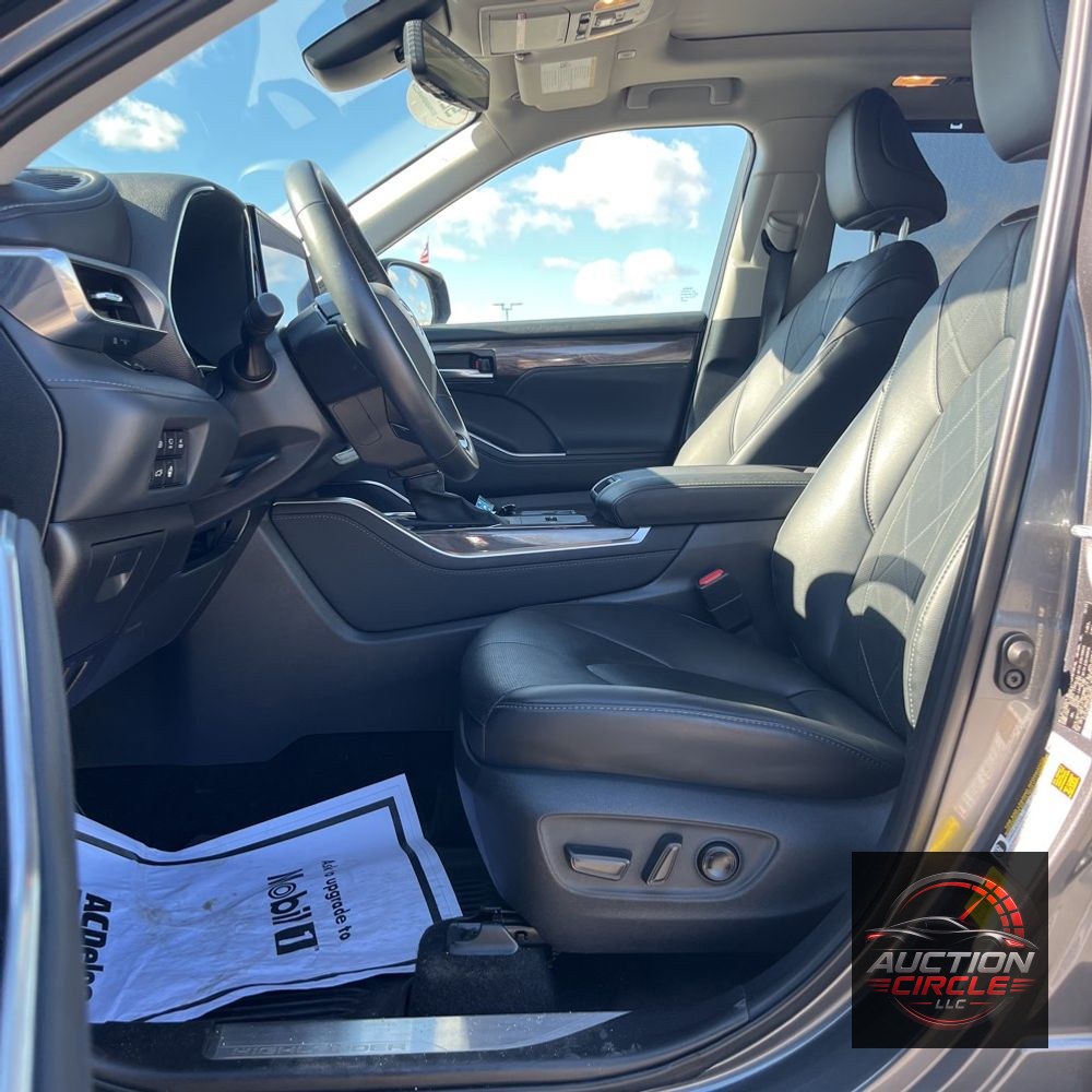 2023 Toyota Highlander Hybrid Platinum