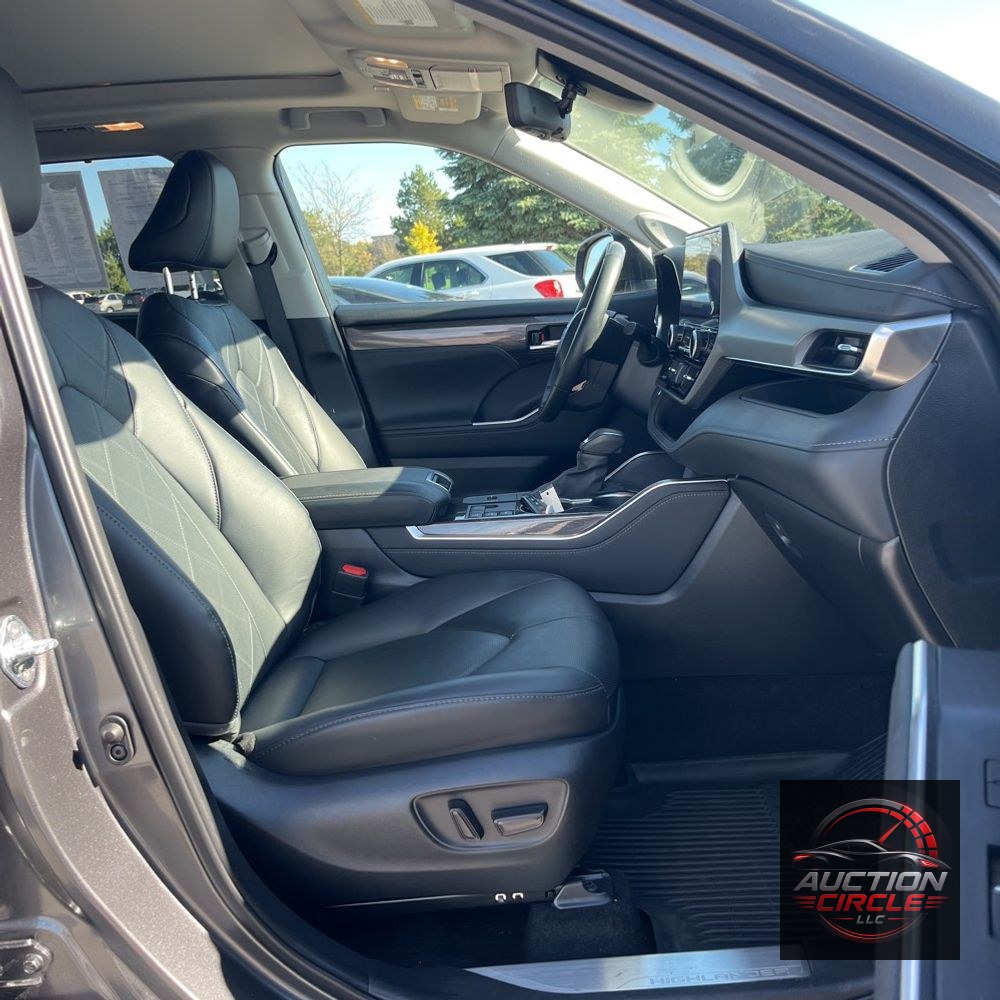 2023 Toyota Highlander Hybrid Platinum