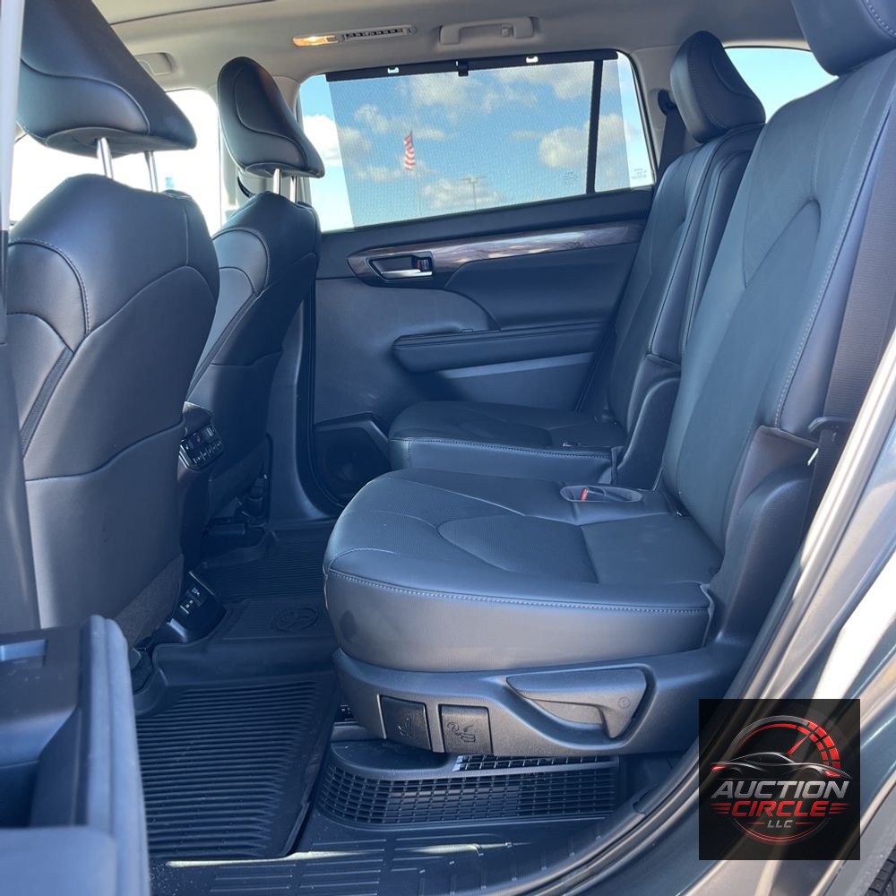 2023 Toyota Highlander Hybrid Platinum