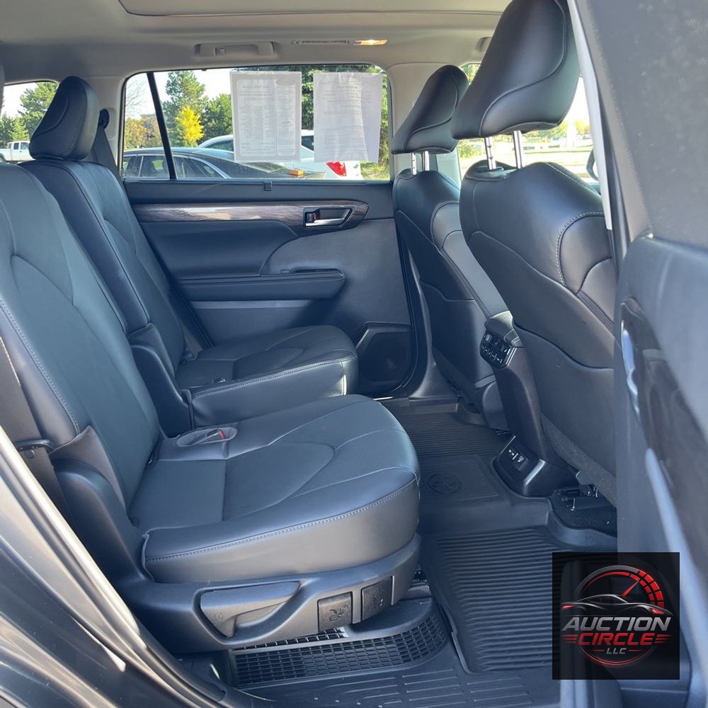 2023 Toyota Highlander Hybrid Platinum