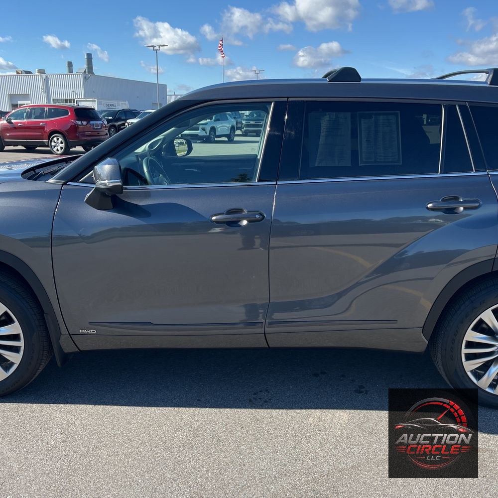 2023 Toyota Highlander Hybrid Platinum