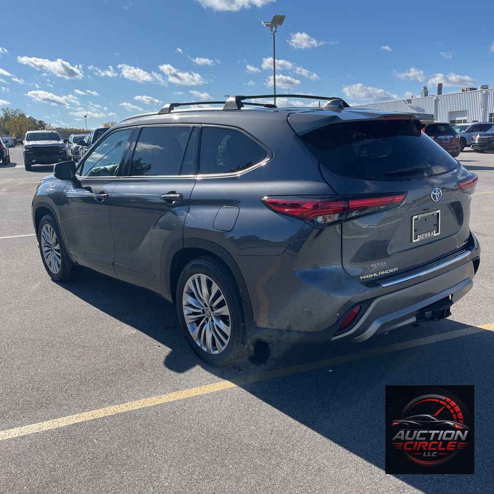 2023 Toyota Highlander Hybrid Platinum