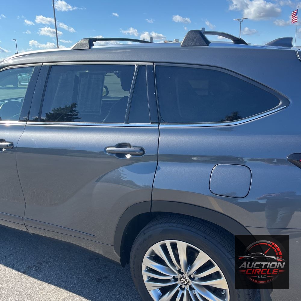 2023 Toyota Highlander Hybrid Platinum