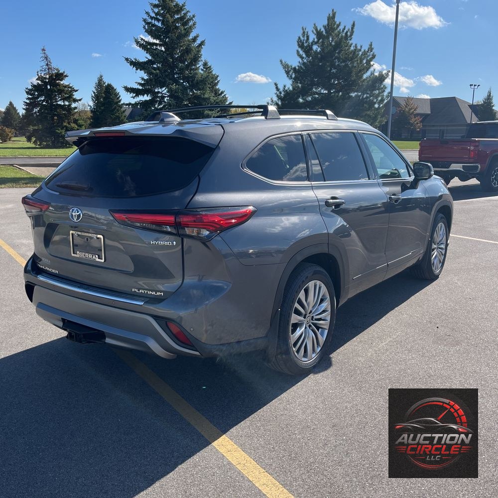 2023 Toyota Highlander Hybrid Platinum