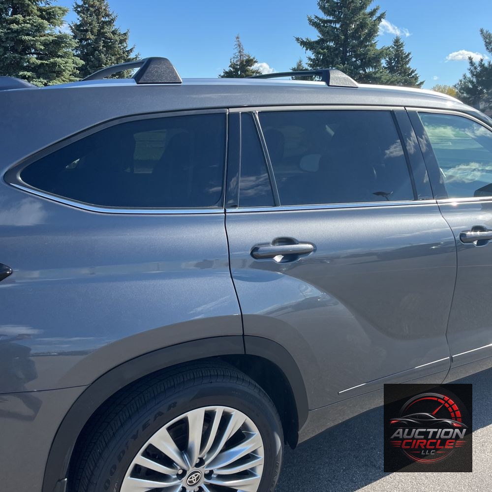 2023 Toyota Highlander Hybrid Platinum