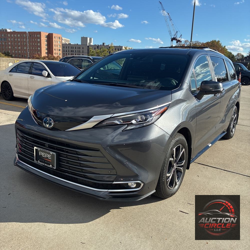 2025 Toyota Sienna Platinum 7-Passenger