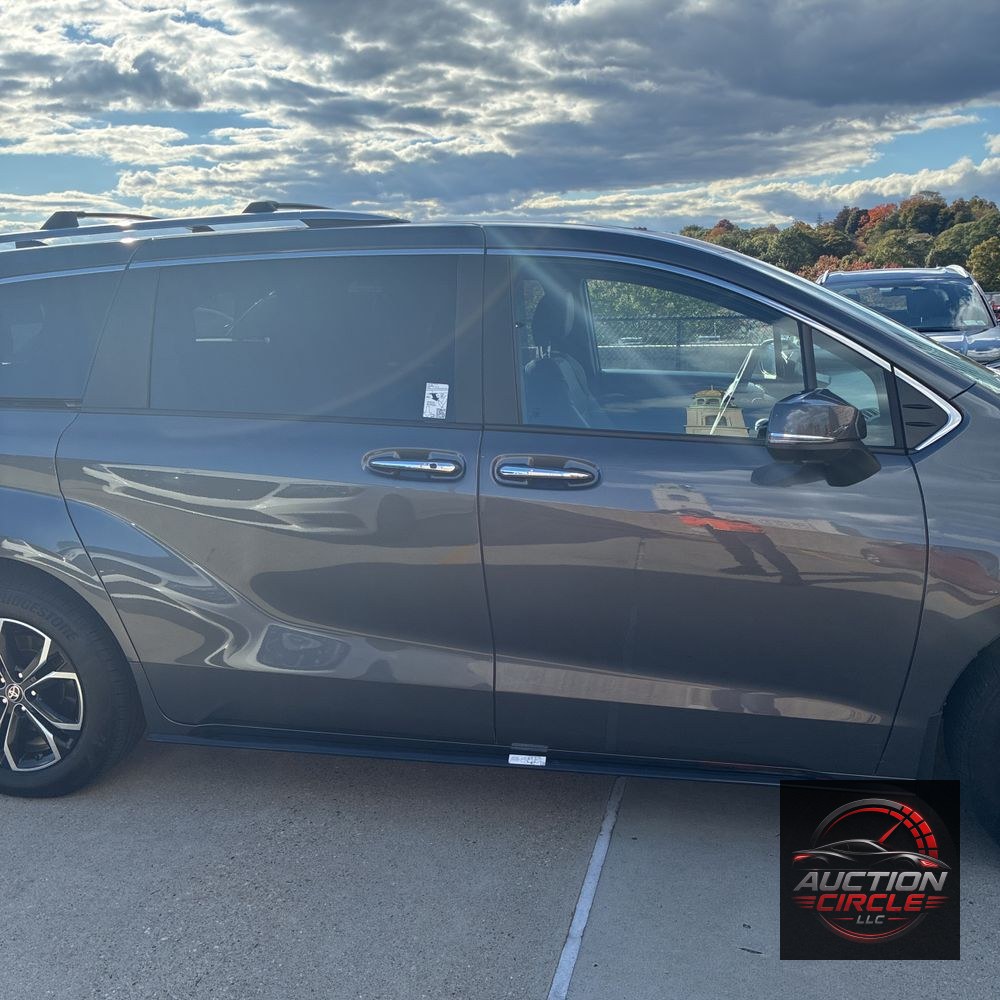 2025 Toyota Sienna Platinum 7-Passenger