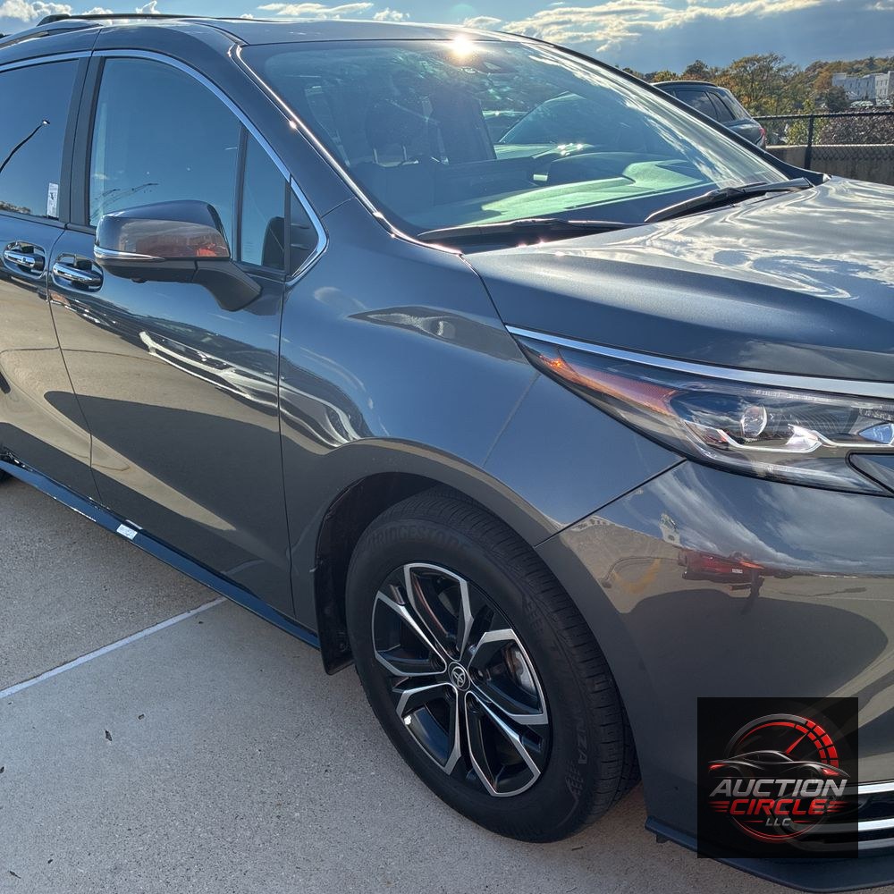 2025 Toyota Sienna Platinum 7-Passenger