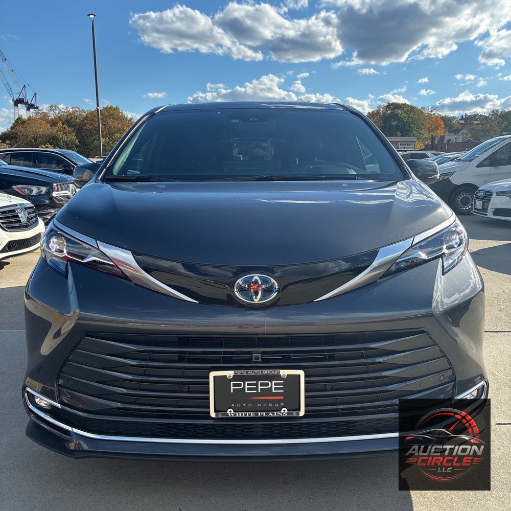 2025 Toyota Sienna Platinum 7-Passenger