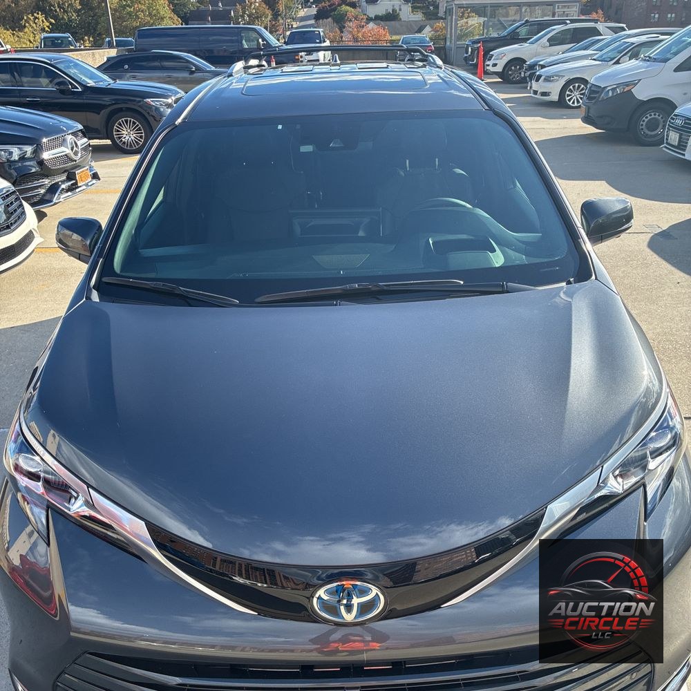 2025 Toyota Sienna Platinum 7-Passenger