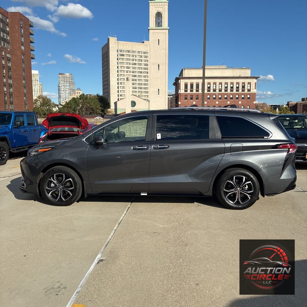 2025 Toyota Sienna Platinum 7-Passenger