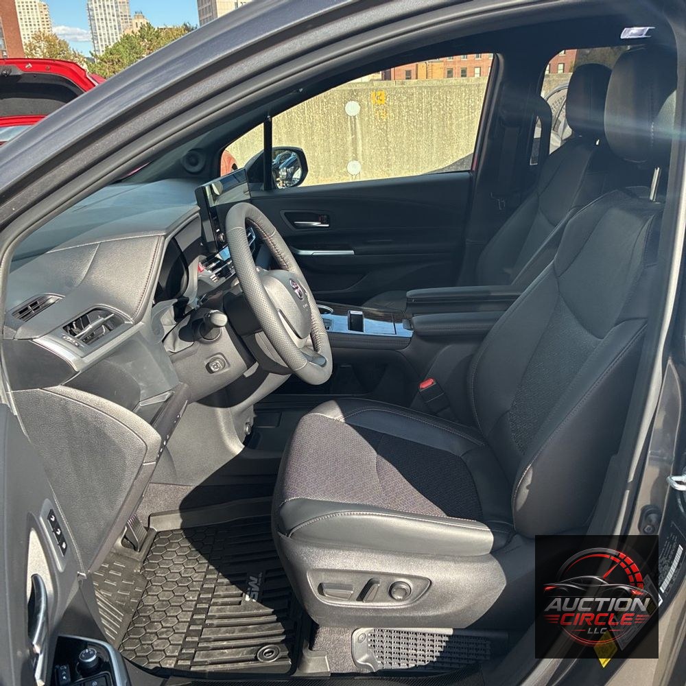 2025 Toyota Sienna Platinum 7-Passenger