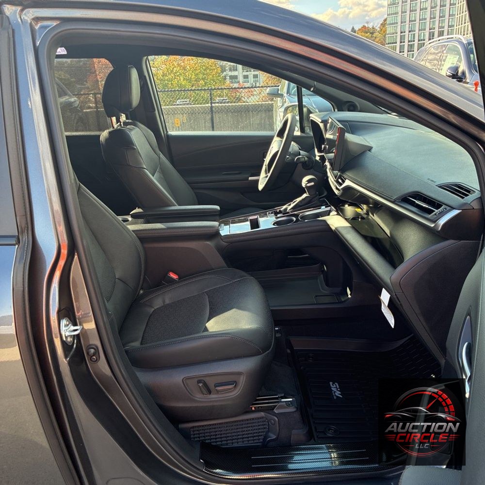 2025 Toyota Sienna Platinum 7-Passenger