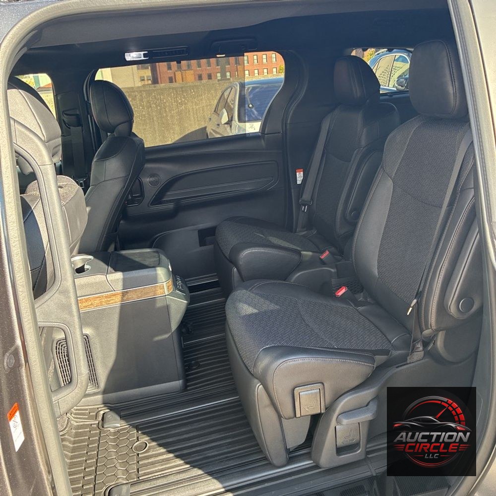 2025 Toyota Sienna Platinum 7-Passenger
