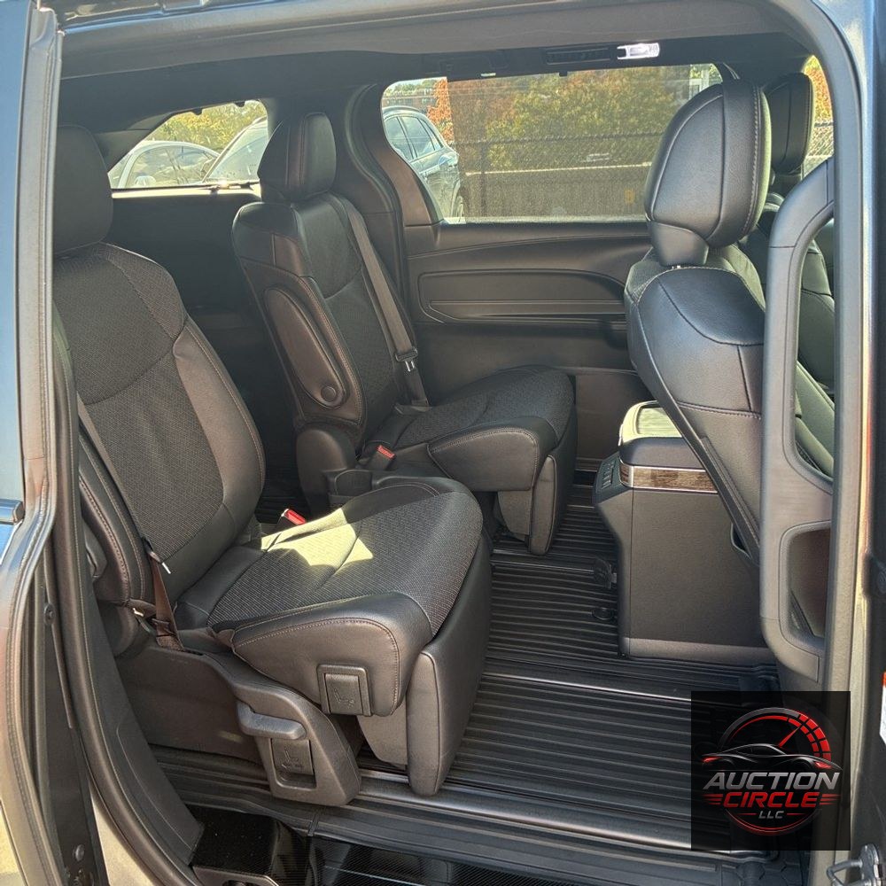 2025 Toyota Sienna Platinum 7-Passenger