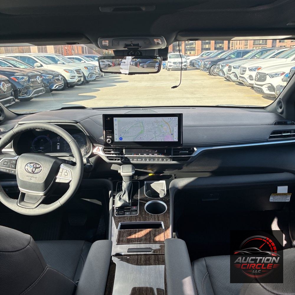 2025 Toyota Sienna Platinum 7-Passenger
