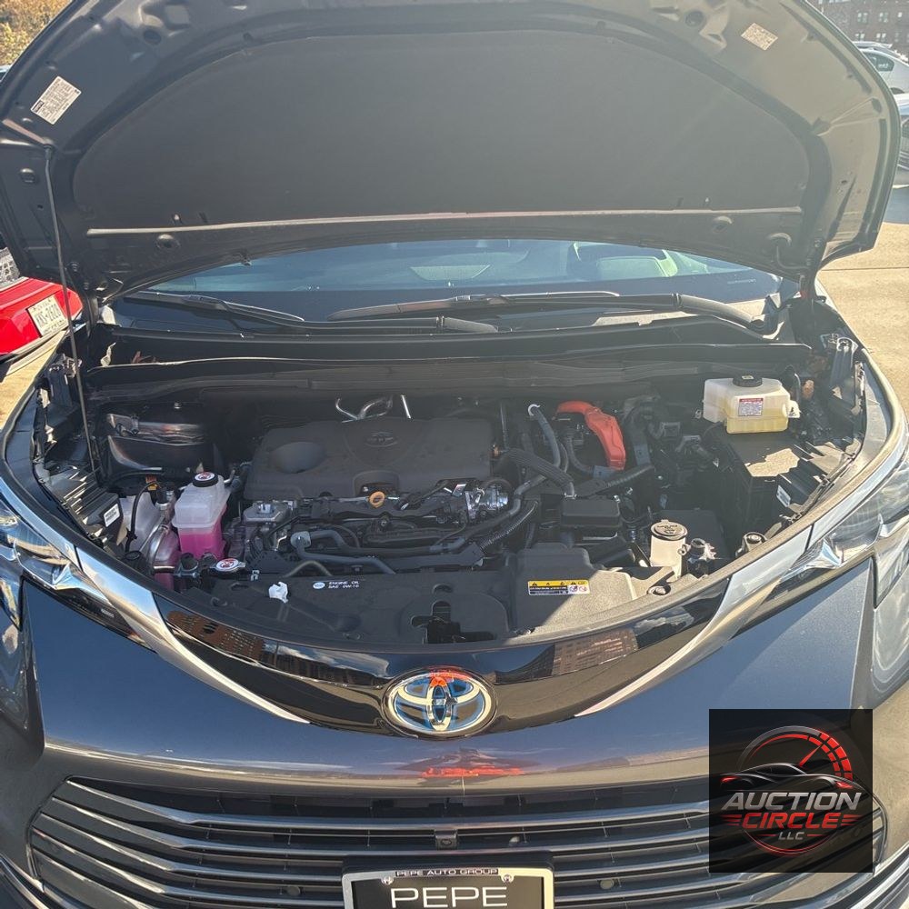 2025 Toyota Sienna Platinum 7-Passenger