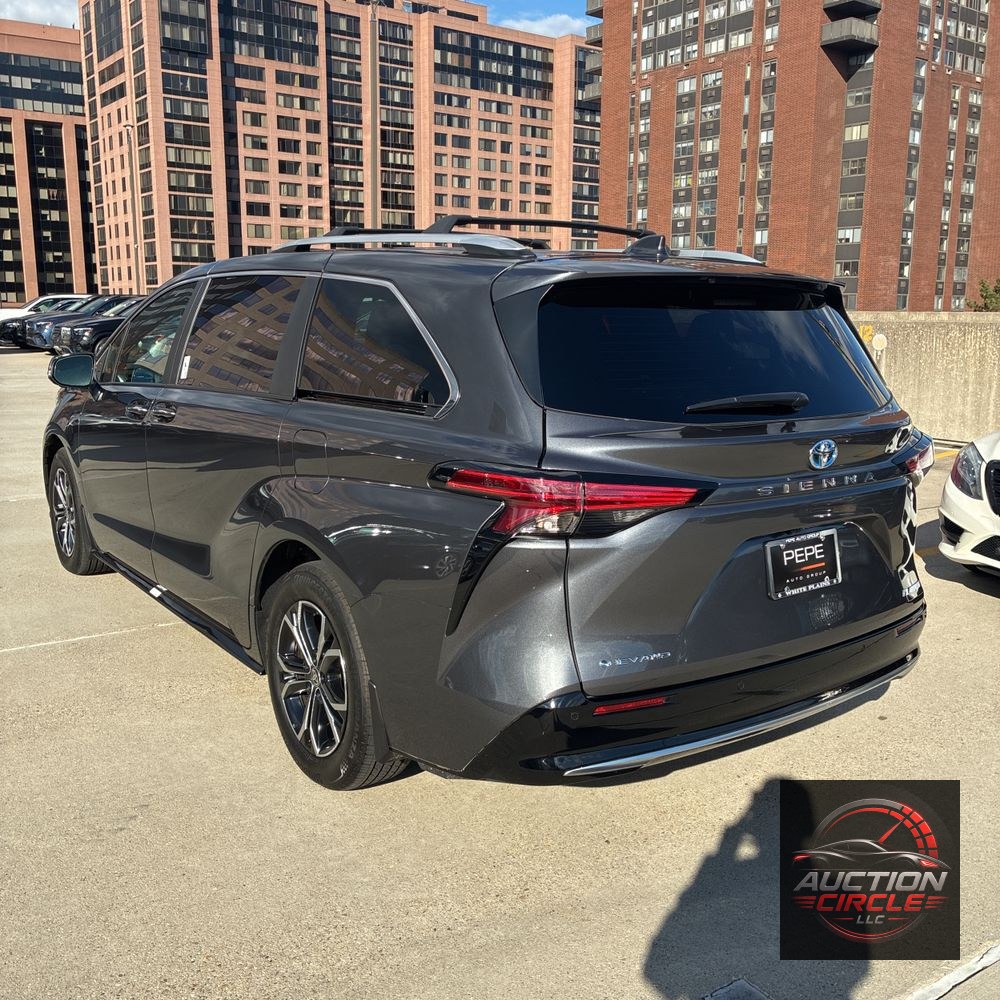 2025 Toyota Sienna Platinum 7-Passenger