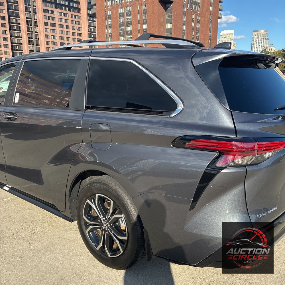 2025 Toyota Sienna Platinum 7-Passenger