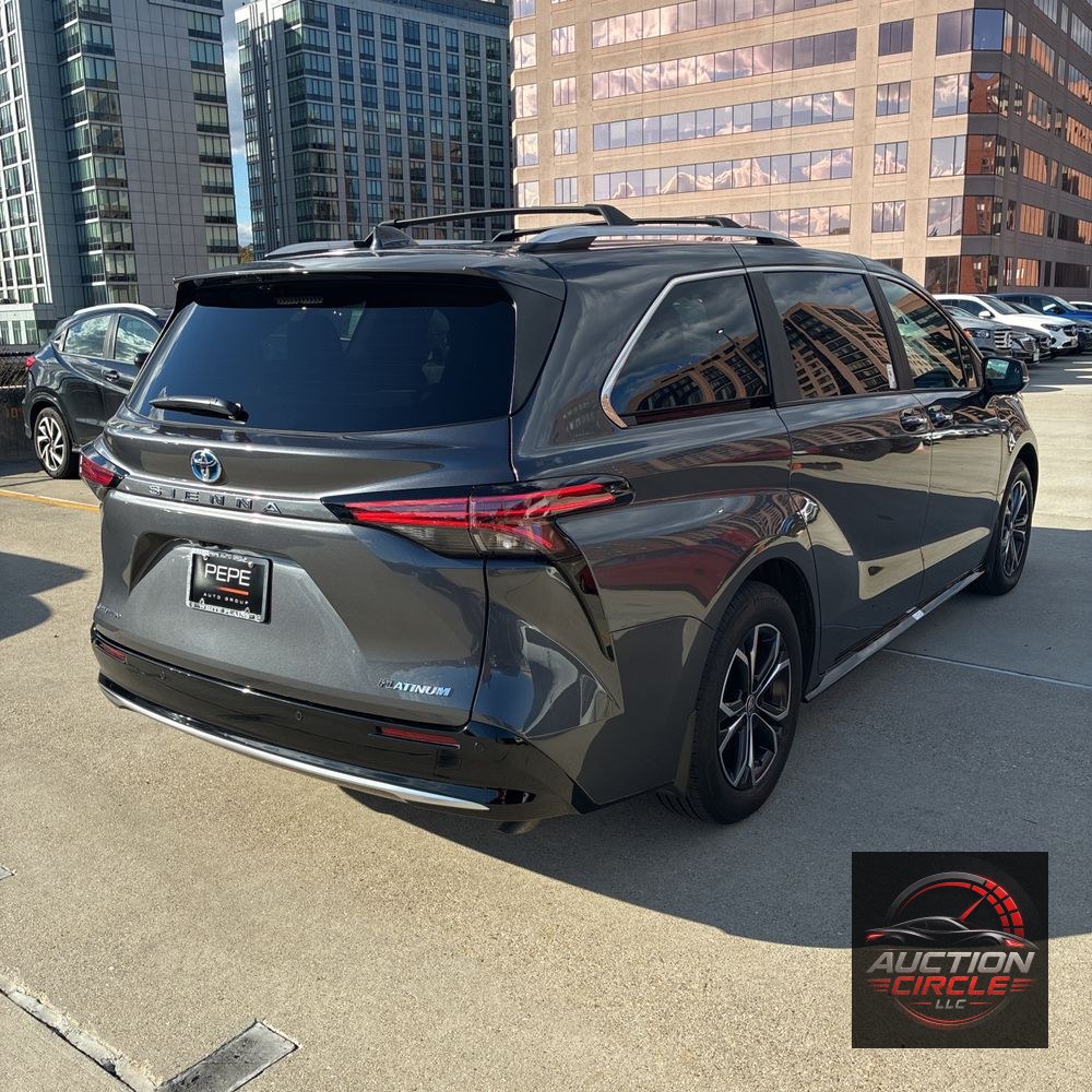 2025 Toyota Sienna Platinum 7-Passenger