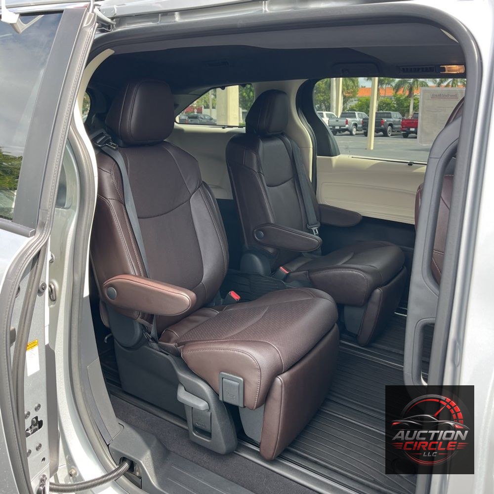 2024 Toyota Sienna Platinum 7-Passenger