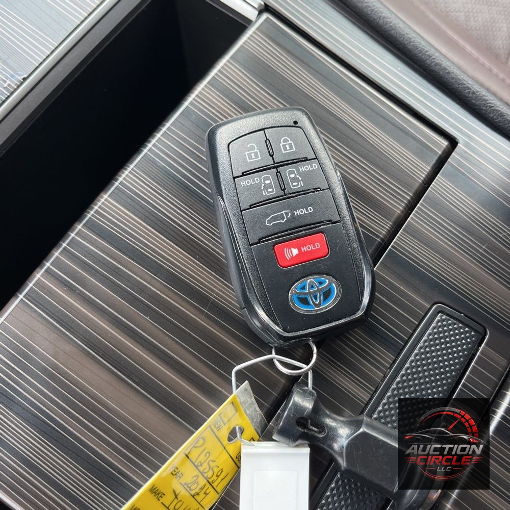 2024 Toyota Sienna Platinum 7-Passenger