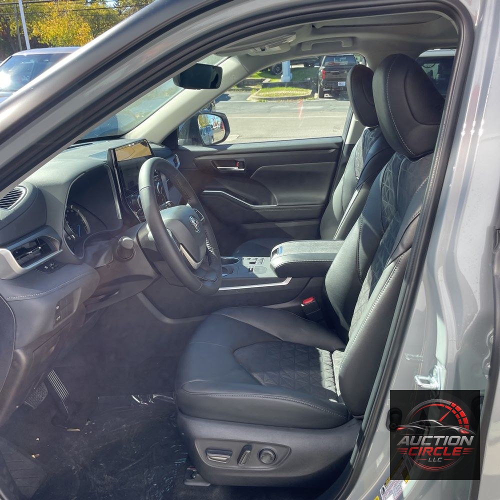 2025 Toyota Highlander Hybrid XLE Nightshade