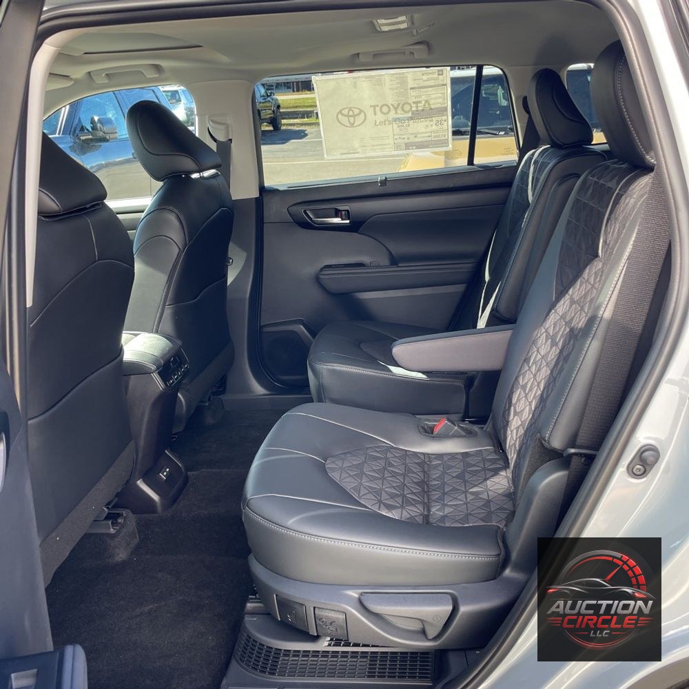 2025 Toyota Highlander Hybrid XLE Nightshade