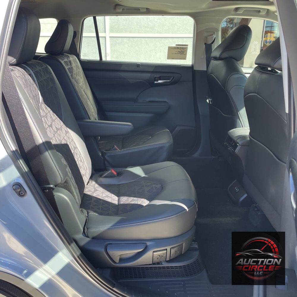 2025 Toyota Highlander Hybrid XLE Nightshade