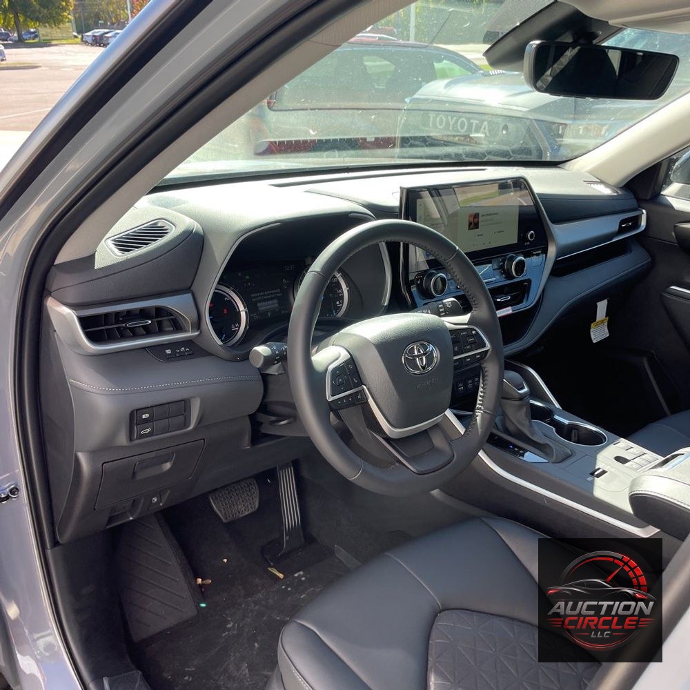 2025 Toyota Highlander Hybrid XLE Nightshade