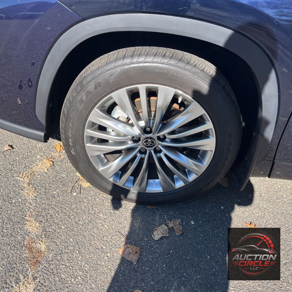 2025 Toyota Highlander Platinum