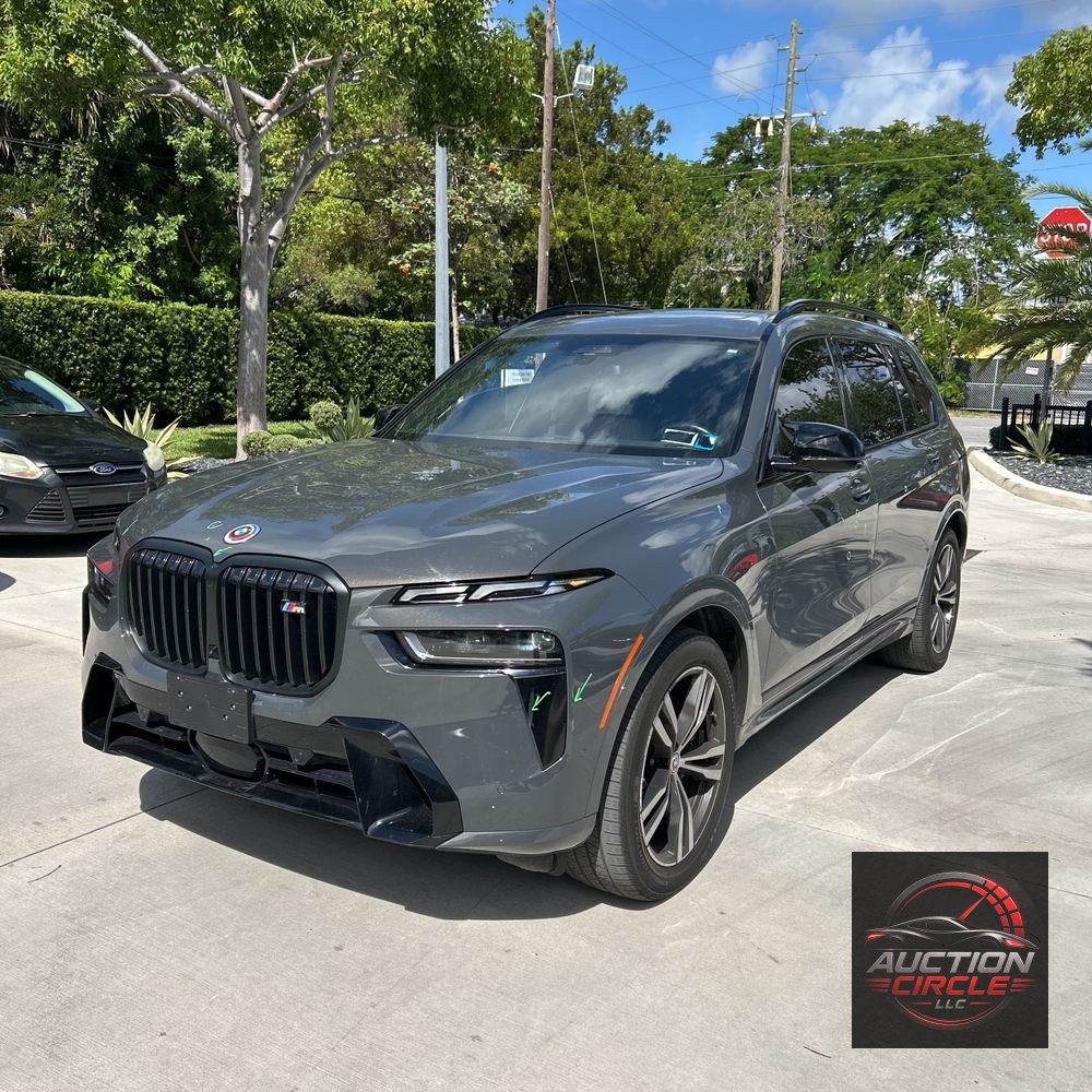 2023 BMW X7 M60i