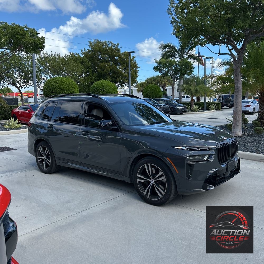 2023 BMW X7 M60i