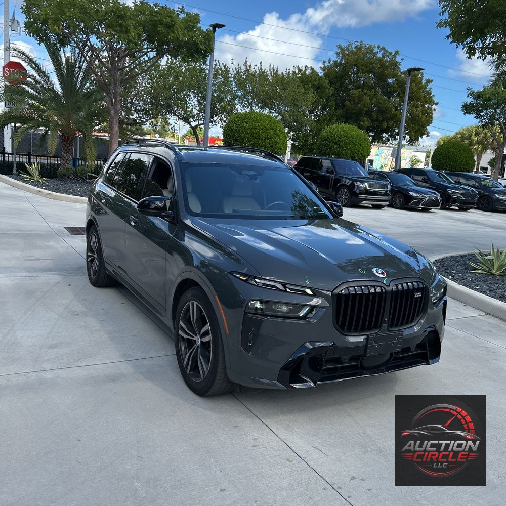 2023 BMW X7 M60i