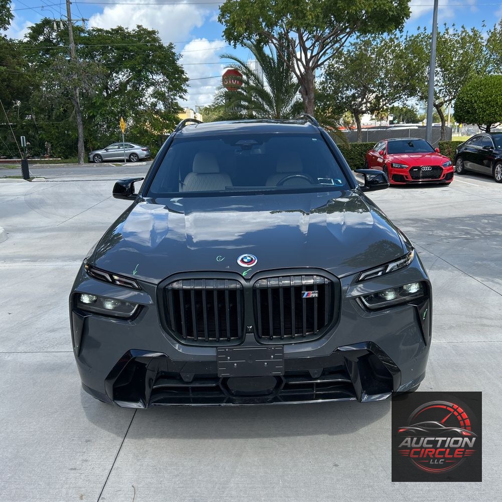 2023 BMW X7 M60i