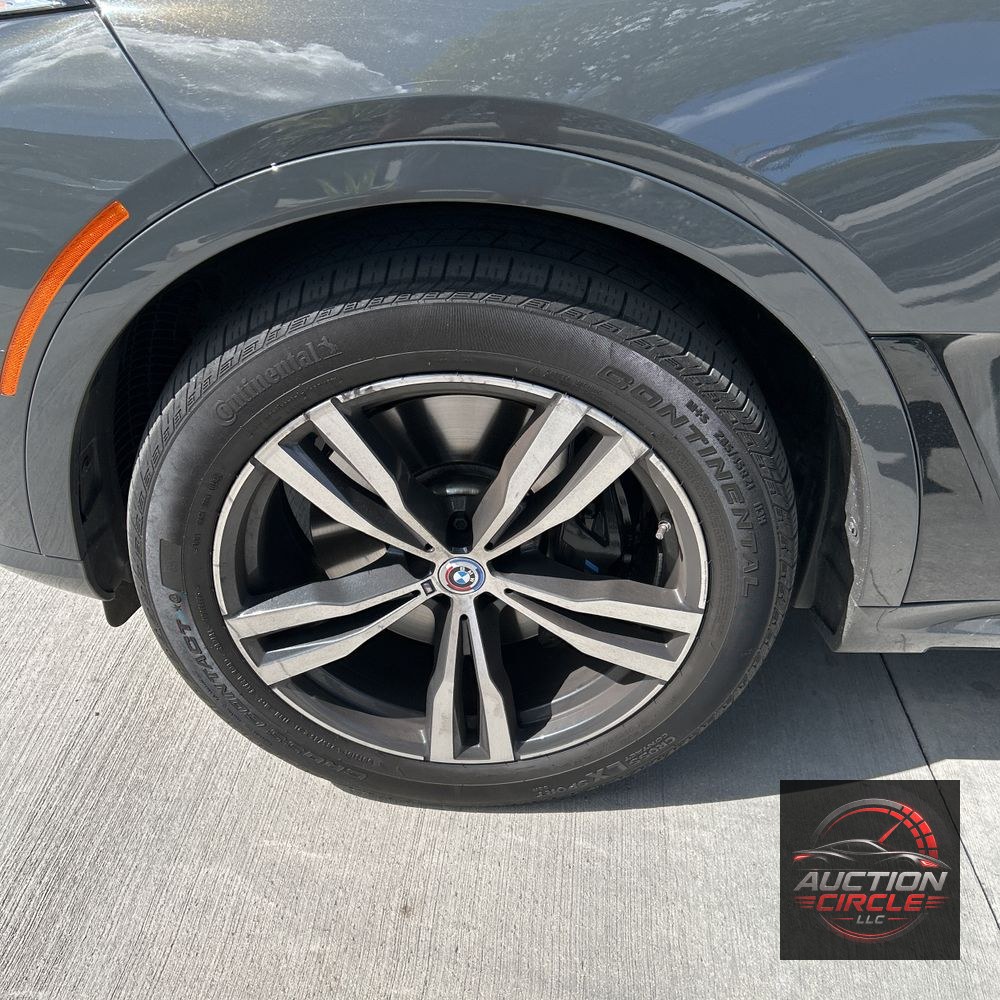 2023 BMW X7 M60i