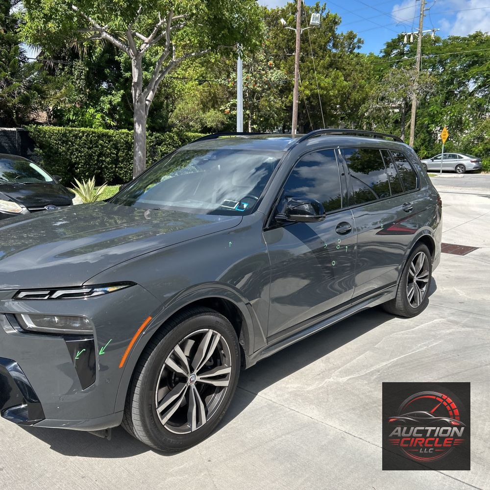 2023 BMW X7 M60i